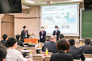 企業によるランチョンミーティング